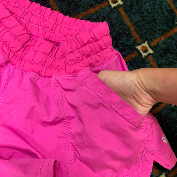 Vintage hot pink lululemon shorts not sold anymore with big front pockets - Picture 3 of 5